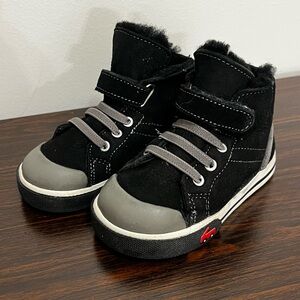 SEE KAI RUN Devon Sneakers Sheepskin Shearling Leather Wool Lined Velcro Size 7